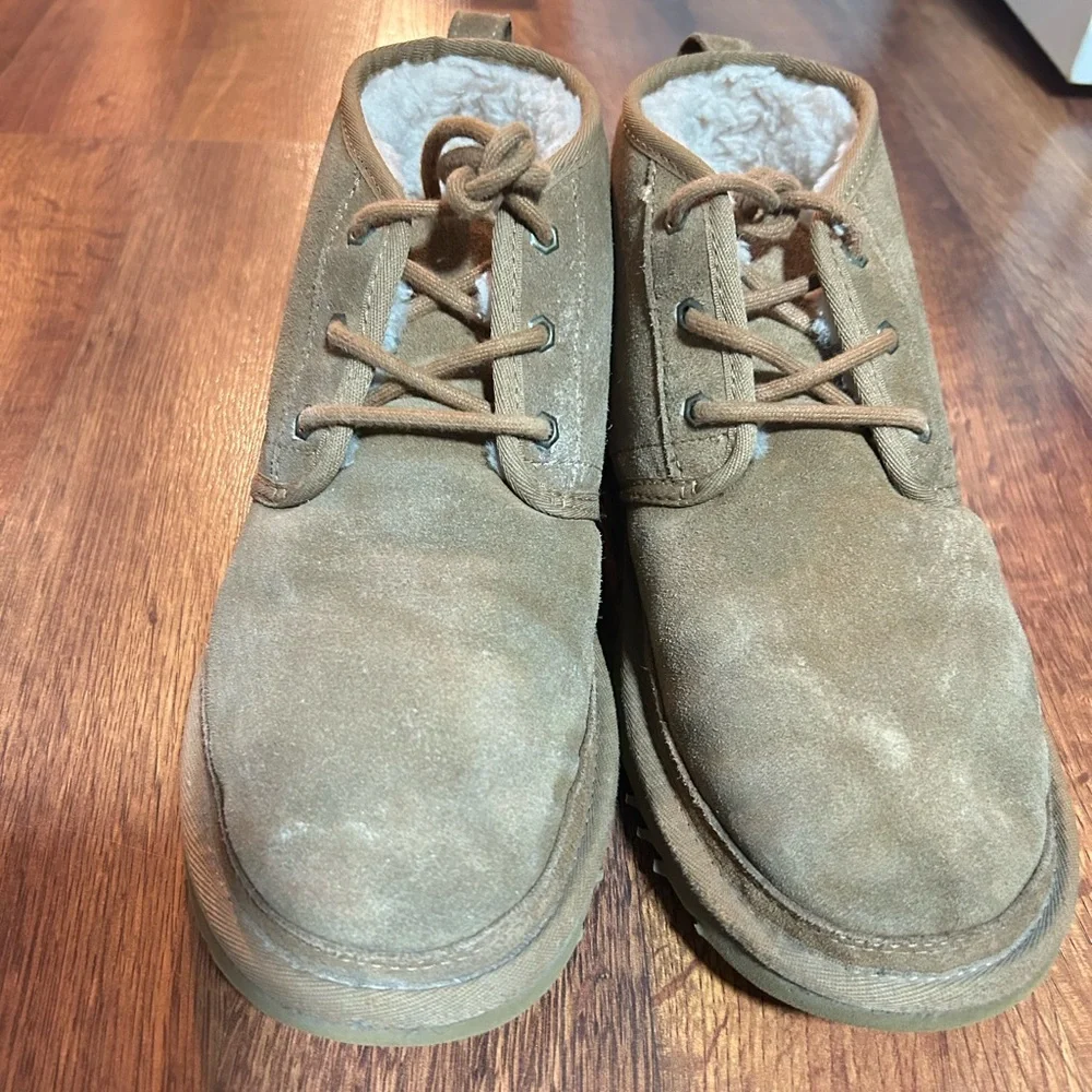UGG Neumel Chukka boots in a suede finish. Size 10